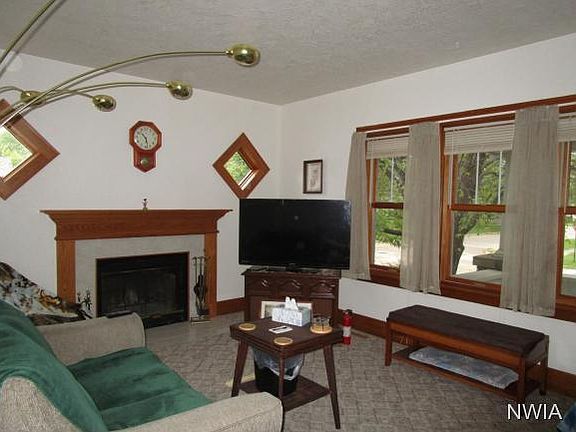 3rd image of 218 W 17th St