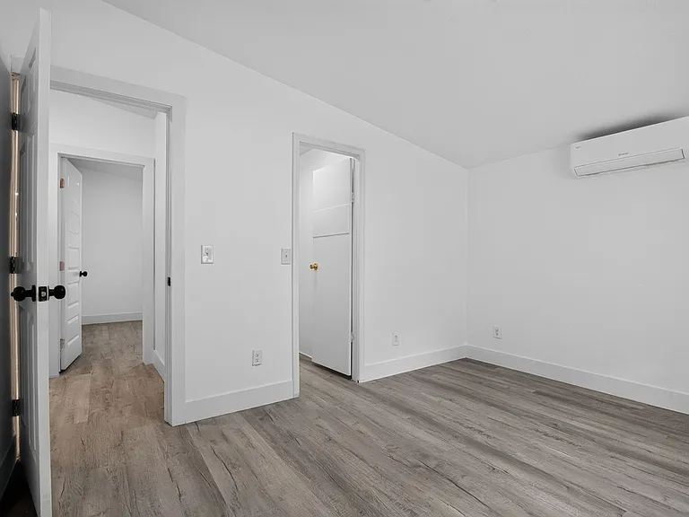 7180 SW 19th Pl — Photo 5