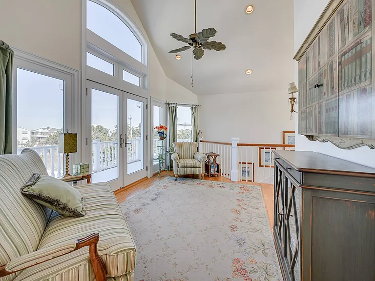 881 Dune Rd — Photo 13