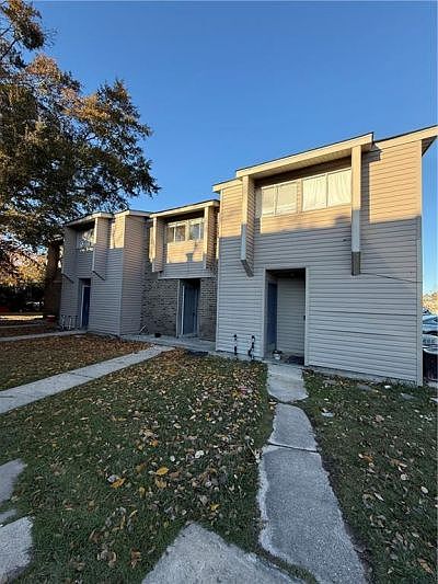 1st image of 125 Antibes St E