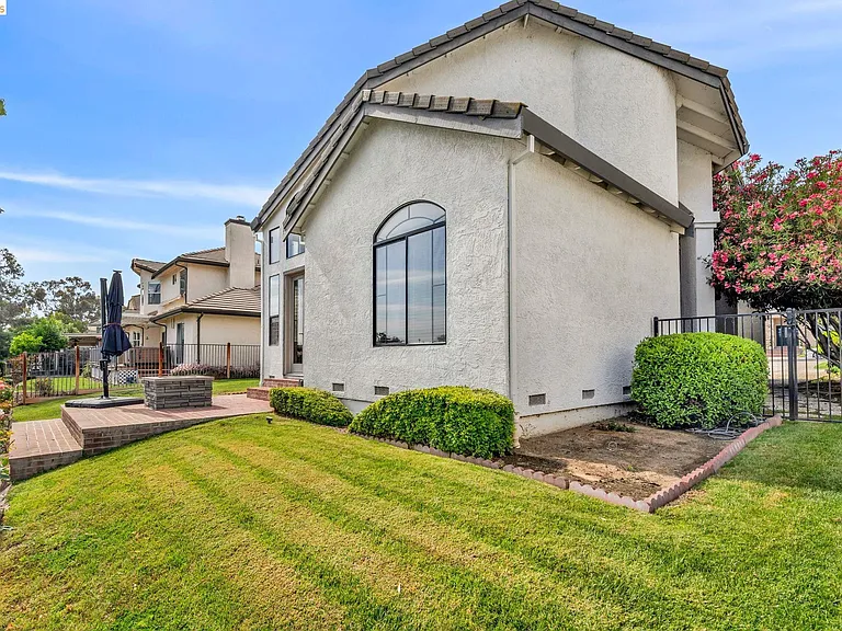 5640 Edgeview Dr — Photo 53