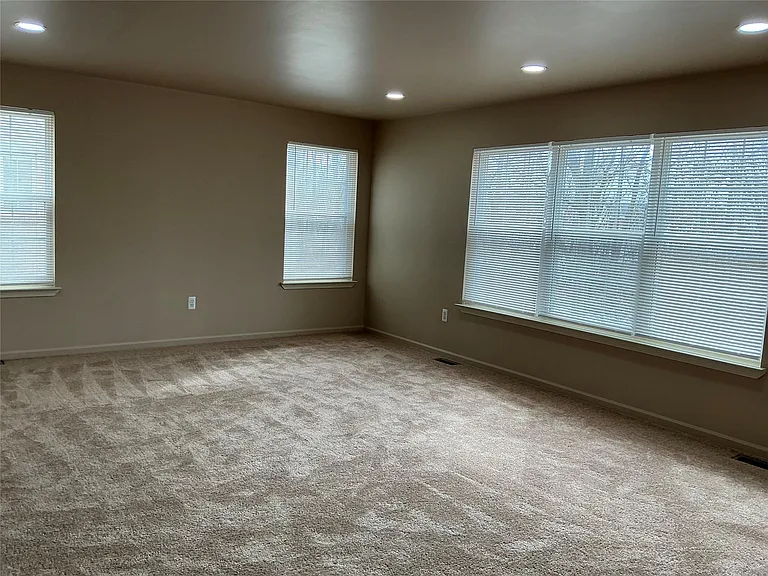 48161 Nottinghill Ln — Photo 49