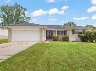29540 Sharon Ln, Southfield, MI 48076
