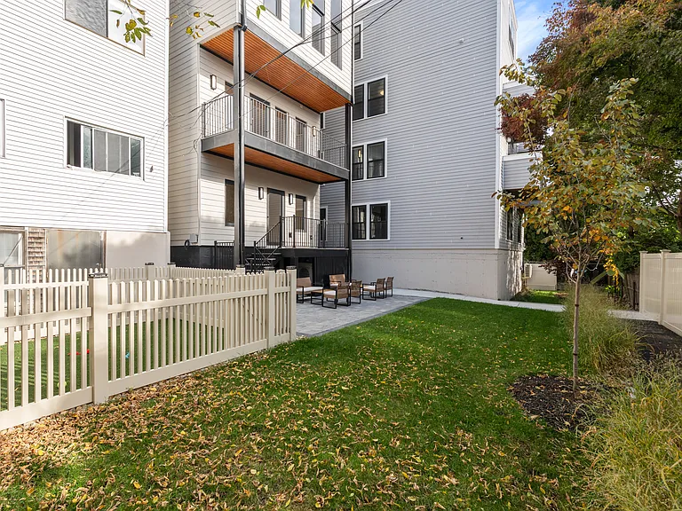 217 Saratoga St #1 — Photo 22
