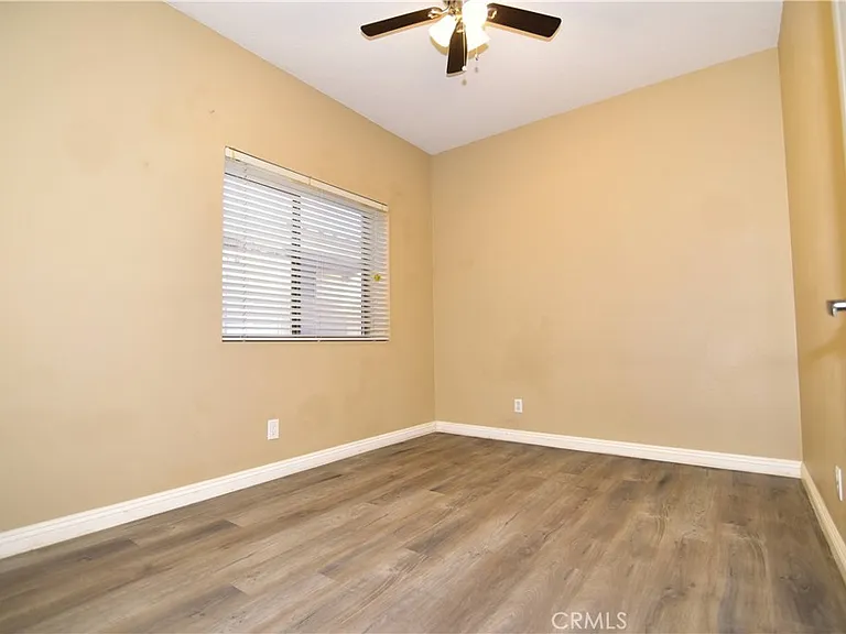 2090 Villa Del Lago Dr #B — Photo 15
