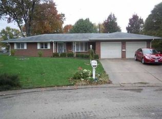 38 Northbrooke Ct, Lincoln, IL 62656