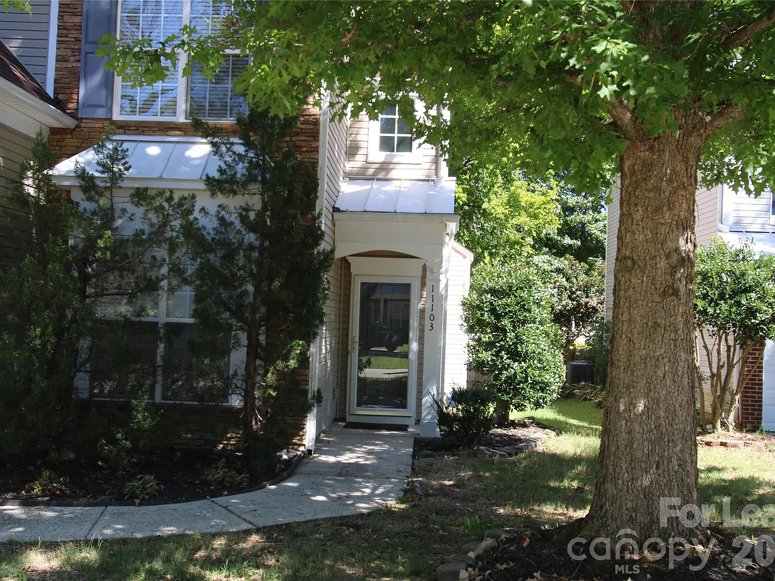 5 bed, 2.5 bath, 2920 sqft, $2,650 — Photo 3