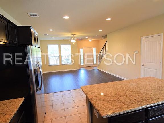 4th image of 734 Lost Pines Ln
