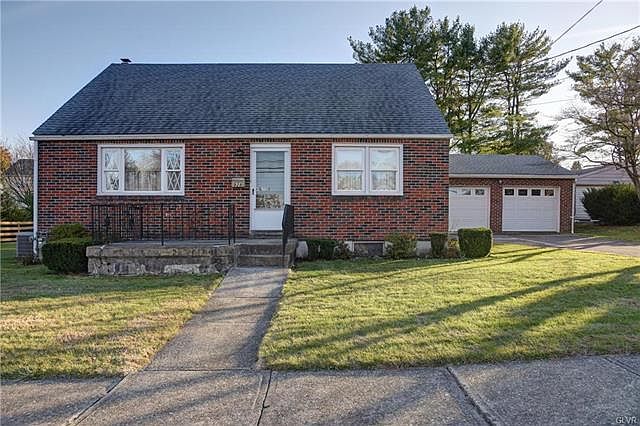 1st image of 928 Tolstoy St