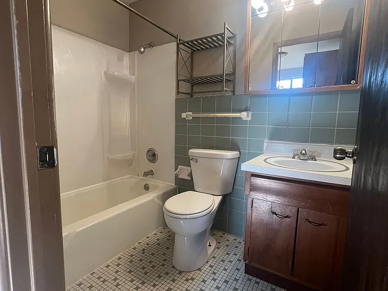 Swift Street Apartments — Photo 8