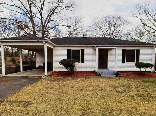 277 Oak St, Selmer, TN 38375