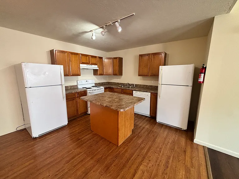 1329 Fraternity Village Dr — Photo 4