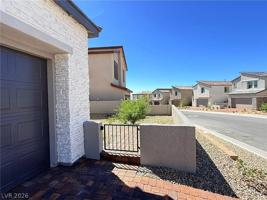 4 bed, 3.0 bath, 2255 sqft, $2,950 — Photo 2