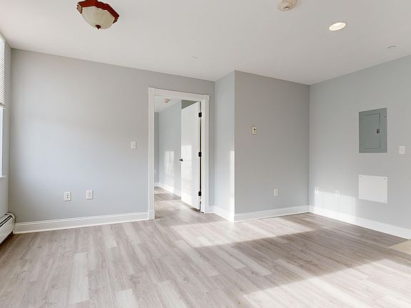 4th image of 39 Mechanic St #203