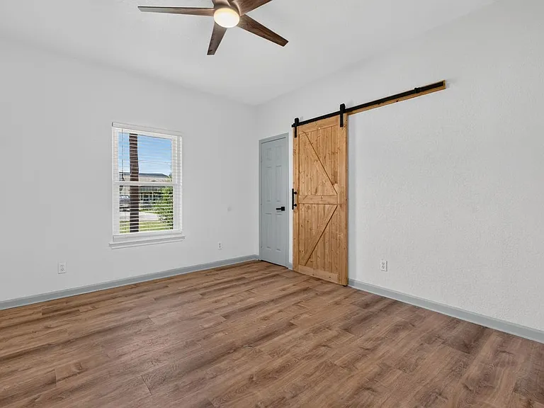 112 Remington Rd — Photo 25