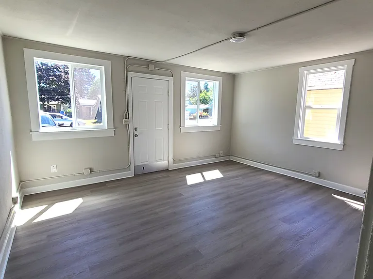 103 S 12th St #5 — Photo 3