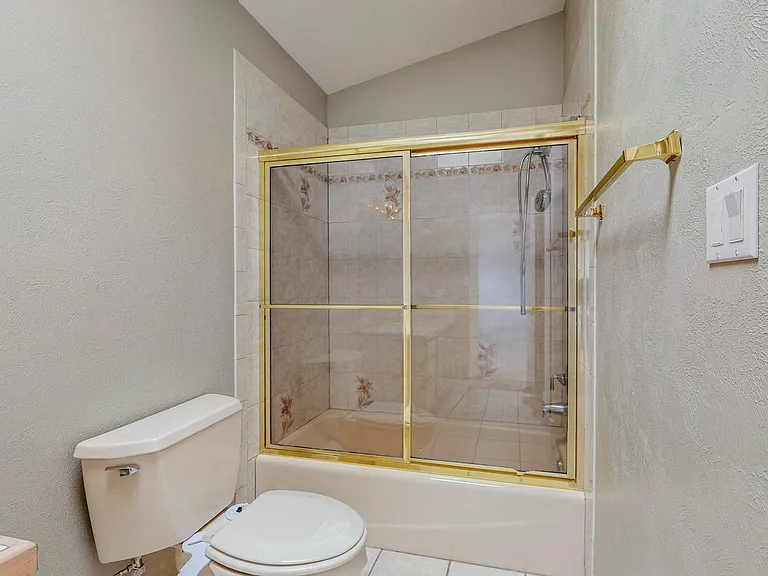 13612 Vic Rd NE — Photo 32