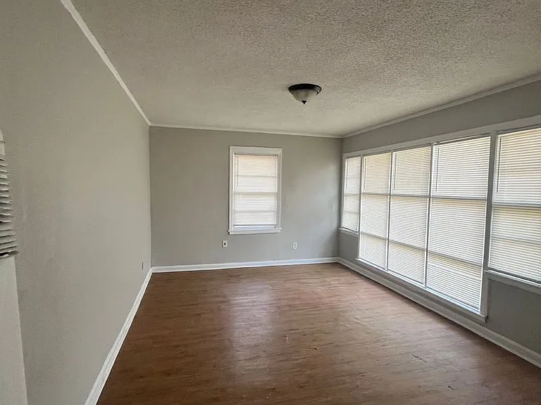 1659 S Cooper St — Photo 3