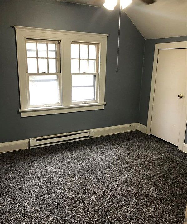 2nd image of 7429A W Burleigh St