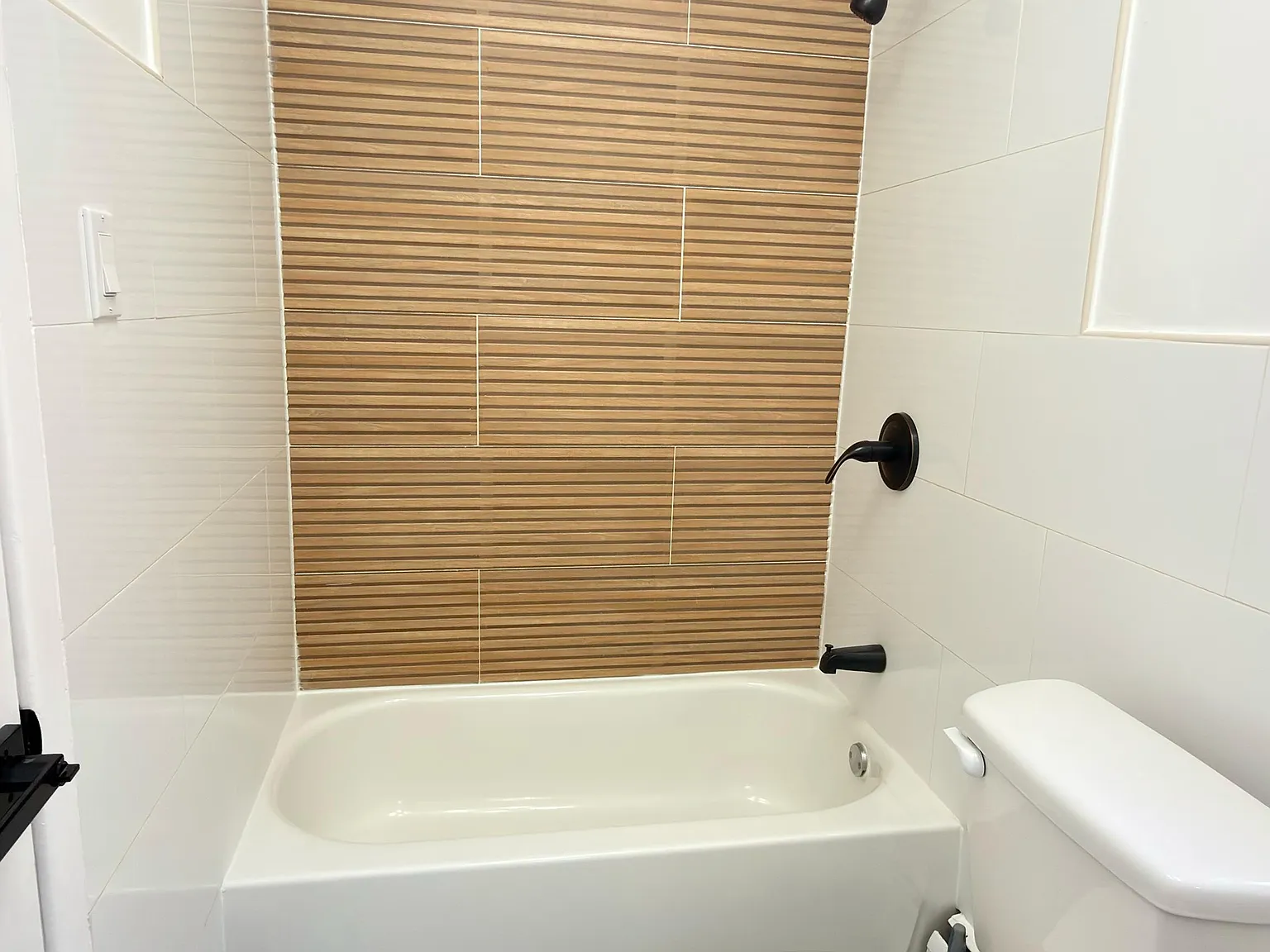 3 bed, 850 sqft, $1,950 — Photo 2