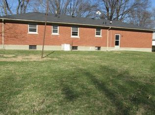 4 Raunser Ct, Louisville, KY 40216