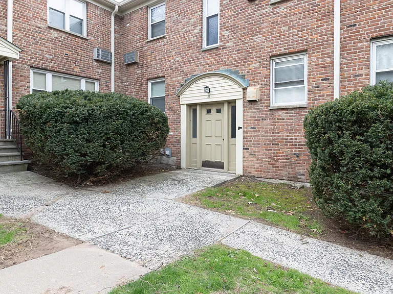 300 Wilson Rd #22C — Photo 11