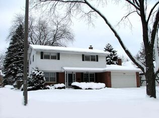 1133 Cardinal Ln, Naperville, IL 60540