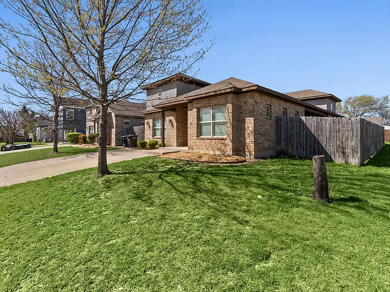 2800 Gordon Ave — Photo 32