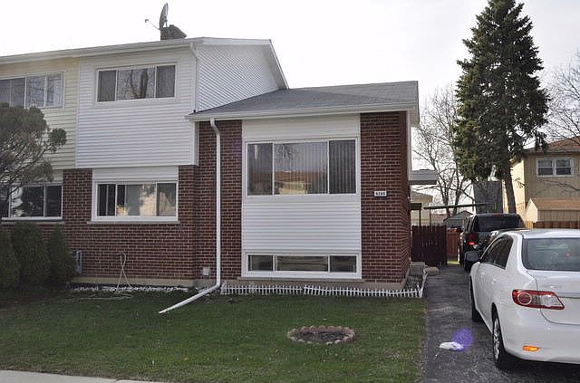 1st image of 9280 N Woodland Dr