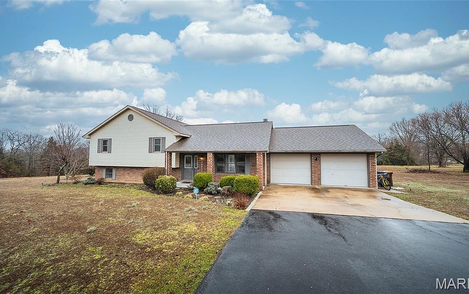 1st image of 22130 Rhyme Ln