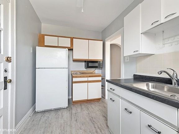 5th image of 5850 W Higgins Ave #1B