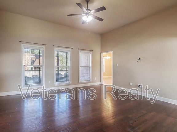 4th image of 954 Old Towne St