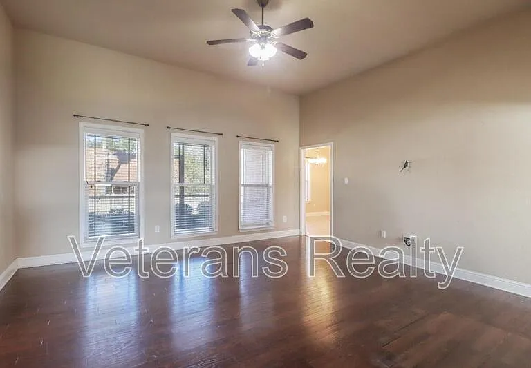 954 Old Towne St — Photo 7
