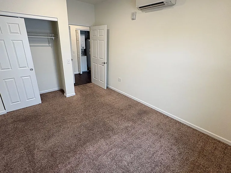 East Breeze — Photo 19