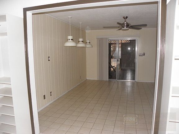 4th image of 1718 Palm Valley Dr W