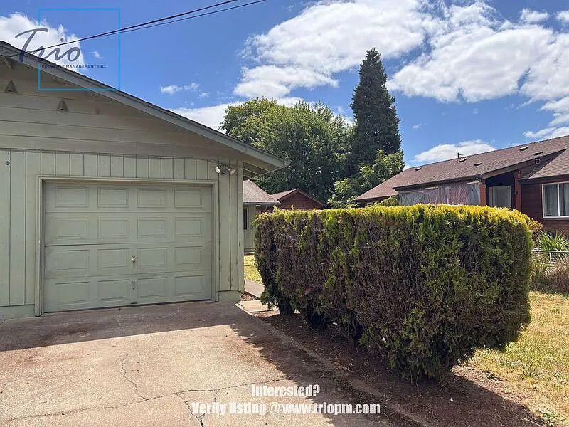 2 bed, 1.0 bath, $1,695 — Photo 2
