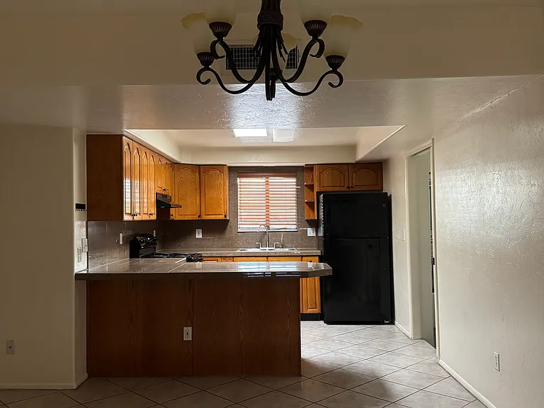 1524 W Saint Clair St — Photo 1