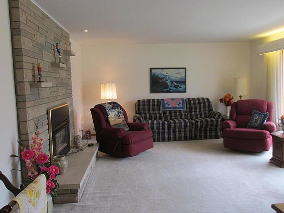 4th image of 429 Hickory Dr