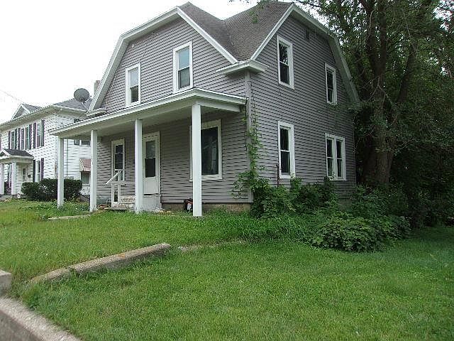 2nd image of 375 W Adams St