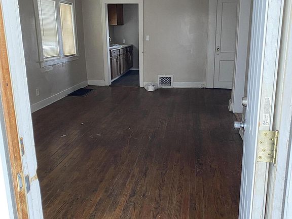 4th image of 1206 Glenn St