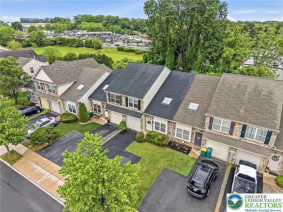 3rd image of 5543 Stonecroft Ln