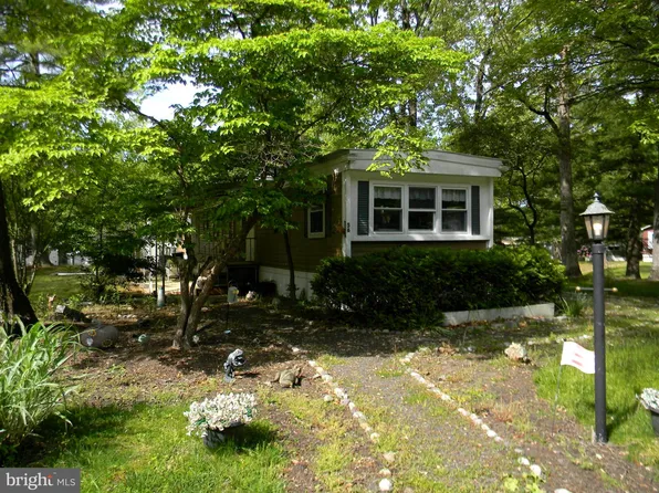 56 Magnolia Ln, Vincentown, NJ 08088