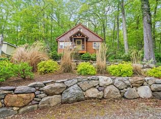 69 Terra Cotta Rd, Hewitt, NJ 07421