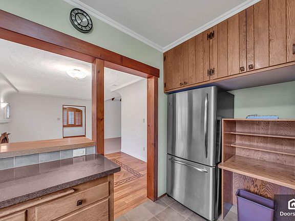4th image of 5938 Matilija Ave
