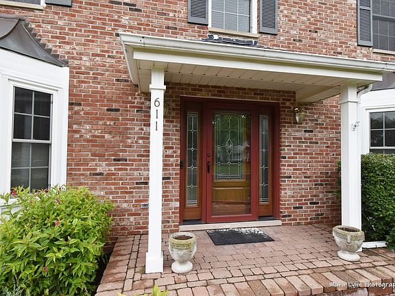 3rd image of 611 Doral Ln