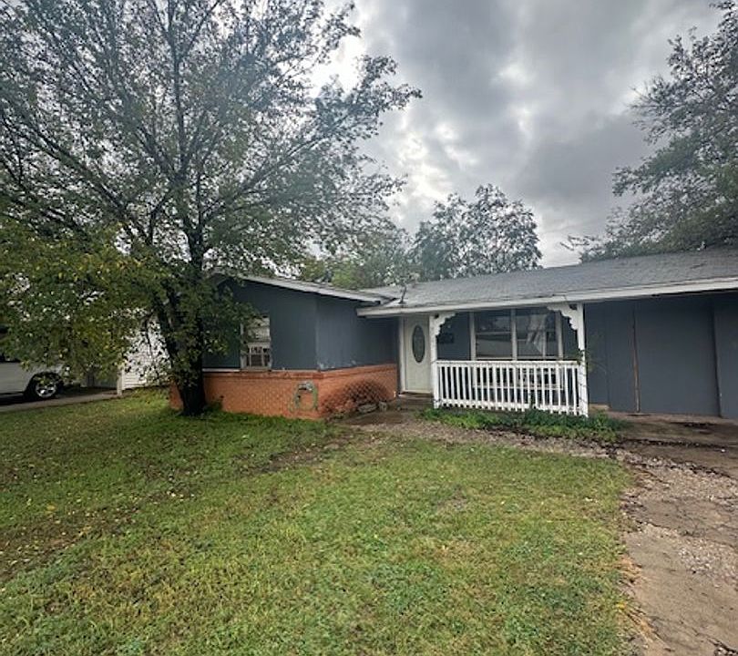 1st image of 2725 S 27th St