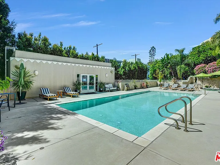 2222 N Beachwood Dr #302 — Photo 38