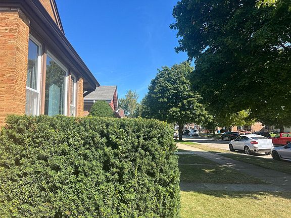 5th image of 11040 S Green Bay Ave