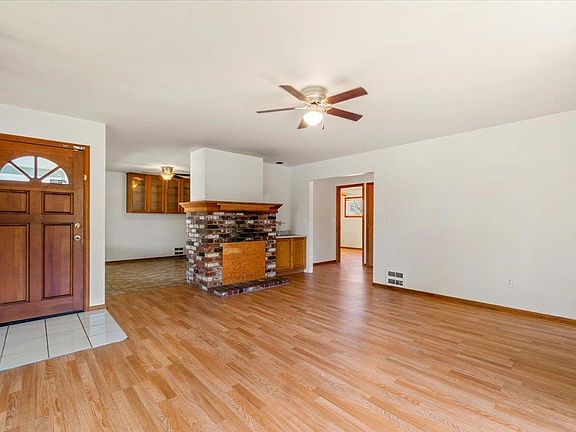 3rd image of 1307 Douglas St