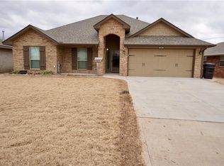 116 SW 6th St, Moore, OK 73160